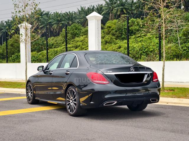 2016 Mercedes Benz C300 AMG Line 2.0 Sunroof F/Lo - 4