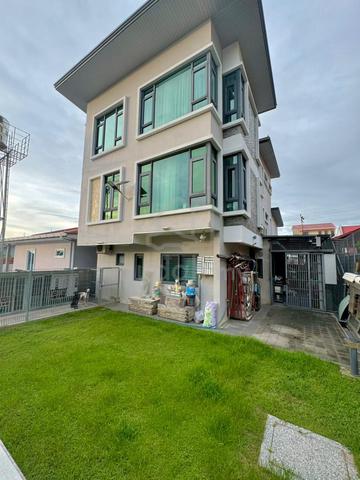 Damai 3 Storey Semi Detached for Sale Fully Renovated 1