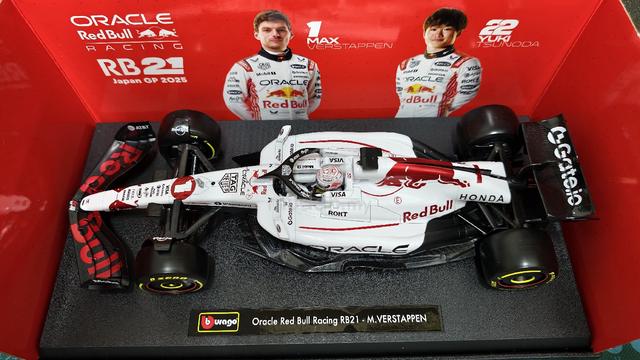Bburago 1/18 F1 2025 Red Bull RB21 - photo 2 of 6