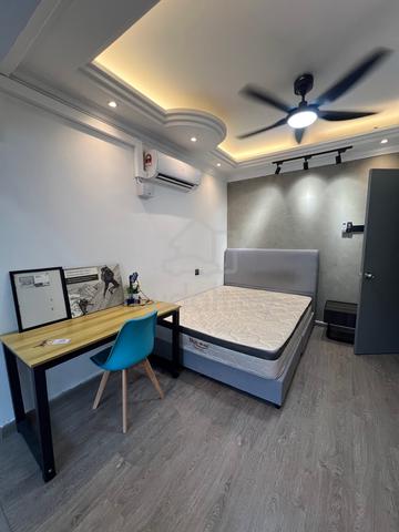 Middle Room Near Trx 1