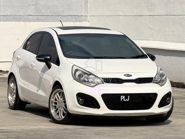 2013 Kia RIO 1.4 SX (A) Special Pearl White - 2