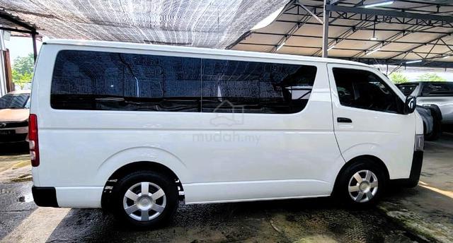 TOYOTA HIACE 2.5 WinDOW VAN MANUAL DIESEL - 3