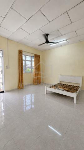 Taman Pulai Utama Kangkar Pulai superlink new paint full loan 1