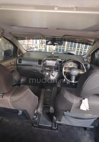 2005 Toyota WISH 1.8 NFL ZNE10 - 5