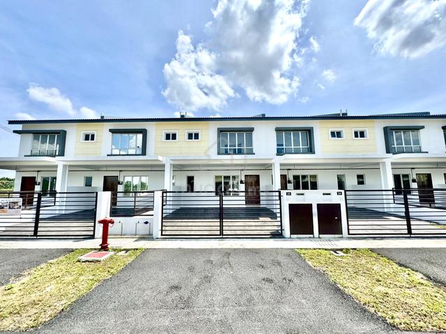 Double Storey Terrace, Taman Semarak Warisan, Kota Warisan, Sepang. 1