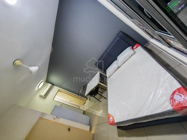 Female unit Oug parklane master bedroom for rent 1