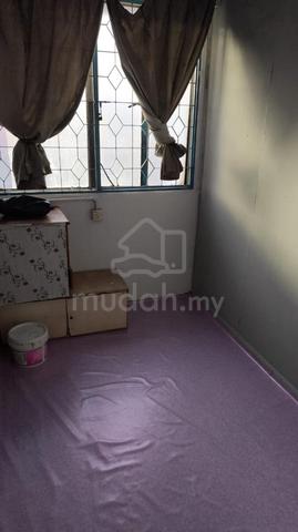 Bandaran Room (Nearby Kingston Hotel & 7 Eleven) 1
