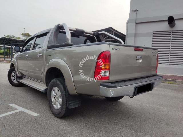 2010 Toyota HILUX 2.5 G FACELIFT (A) - 2