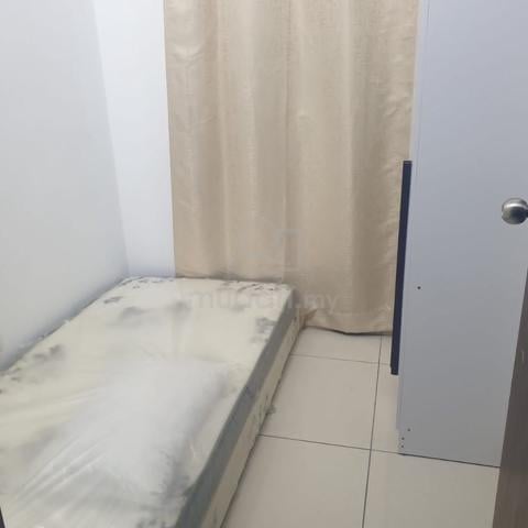 Small Room Female Muslim KLTS Traders Square Jalan Gombak 1