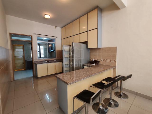 Lakedge luxury 2sty superlink next to lake near club house 1