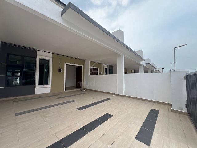 R1300/Pasir Gudang/Double Storey/4Bed/Partial Furnished/Yen9850 1