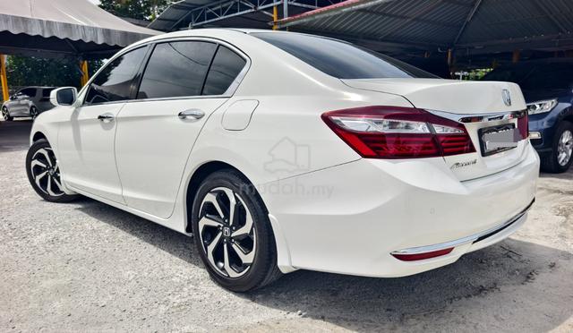 2017 Honda ACCORD 2.0 FACELIFT boleh loan kedai - 2