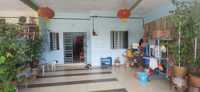 Renovated Single Storey Intermediate House in Taman Dawn, Seremban 1