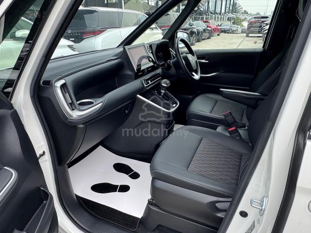 New Model Toyota Noah 2.0 SZ (A) Full Loan - 4
