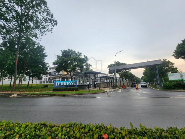 For Sale : Double Storey Superlink House, Bandar Puteri Bangi 1