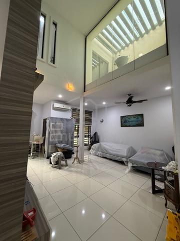 Sri Laguna Perling Double Storey Superlink Terrace 26x80 Renovated 2