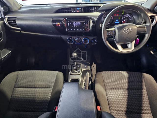 Toyota HILUX 2.4 E AT F/SERVICE 16K UNDER WARANTY - 3
