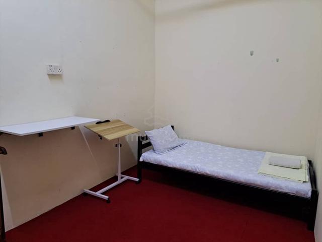 Spacious Private Room for Rent at Pusat Perdagangan Pontian 1