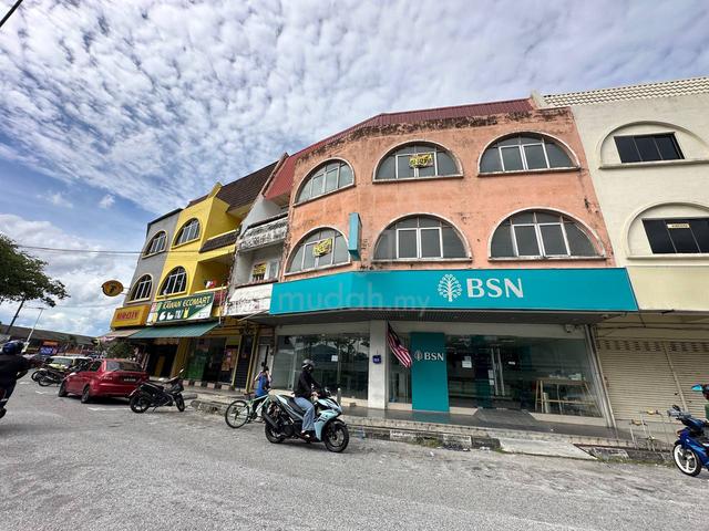 Tasek Facing Main Road 3 storey shoplot (2 units) For Sales 1