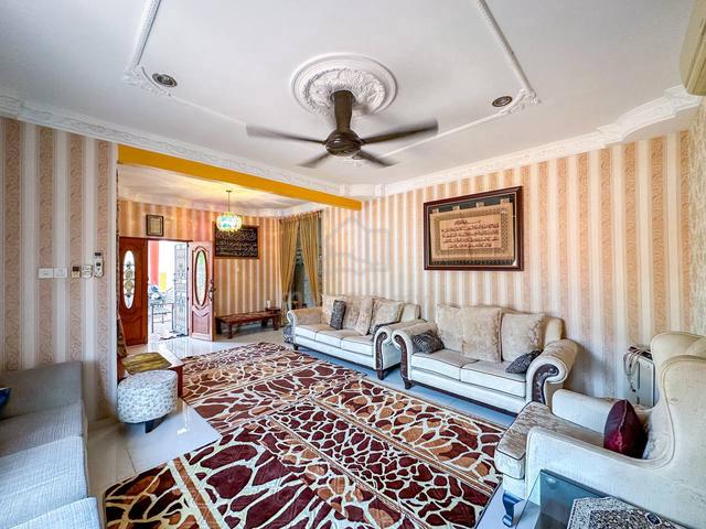 FREEHOLD RENOVATED Double Storey Bungalow Laman Lili Nilai Impian 1