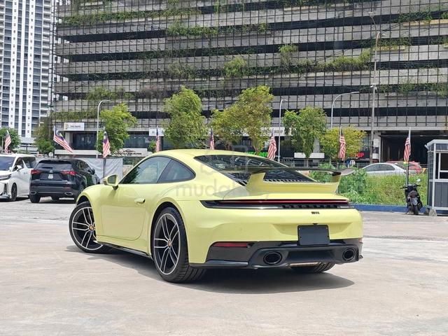 2025 Porsche Carrera 992.2 3.0 Cartegena Yellow - 2