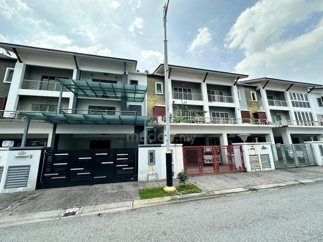 Freehold 2.5 story house 22x70 5b5b taman meranti jaya puchong Nr shop 1