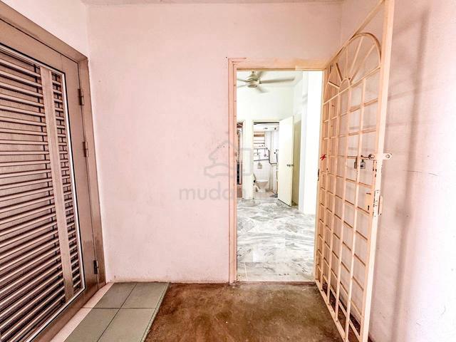 Daisy Apartment Taman Kinrara Seksyen 2 1