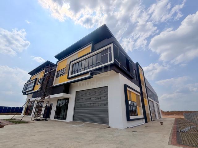 Facing Main Road 2 Storey Factory / Warehouse Near Bemban Gapam Melaka 1