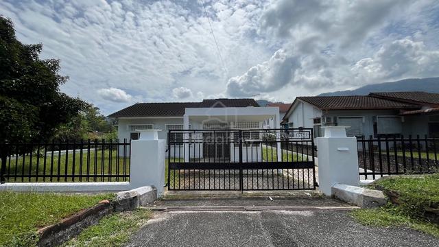 SALE 🔥 Very Worth to Buy!🔥 🏡 Single Storey Corner Bungalow Freehold 1