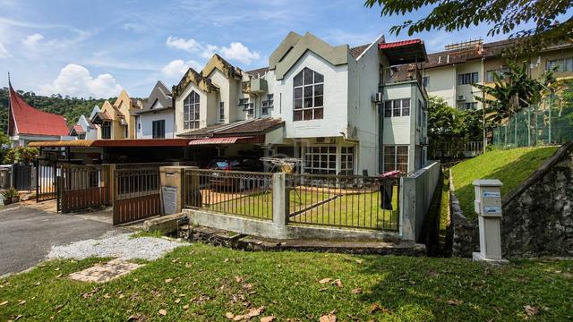 Facing Open Renovated Double Storey Terrace Bukit Antarabangsa Ampang 1