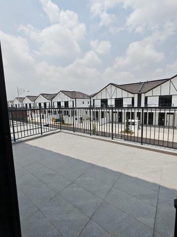 Eco Spring 4 new house for rent Chara 24x80 Taman Ekoflora 1