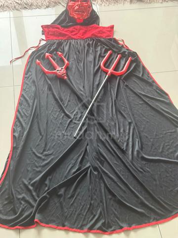 Devil Halloween Costume Set (Cape, Mask & Tridents - photo 6 of 6
