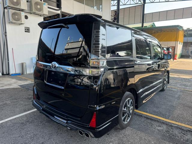 2021 Toyota VOXY 2.0 ZS KIRAMEKI III (A) - 4