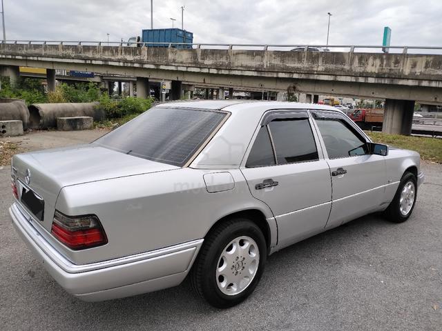1991 Mercedes Benz 260E 2.6 (A) - 4