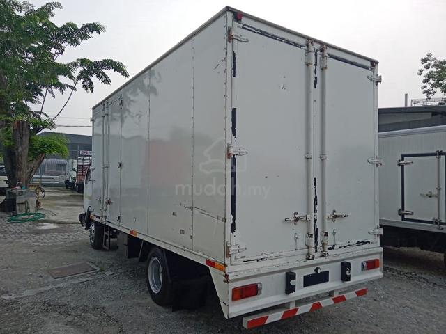 2011 Nissan UD YU41T5 | Aluminium Box 16'1" - photo 3 of 6
