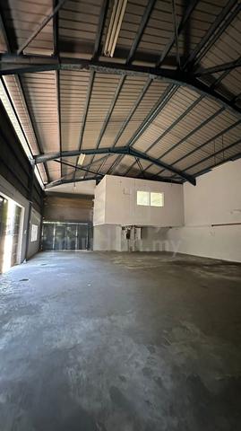 Silibin semi D factory/ warehouse for rent 1