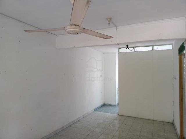 Flat Taman Ungku Tun Aminah 1