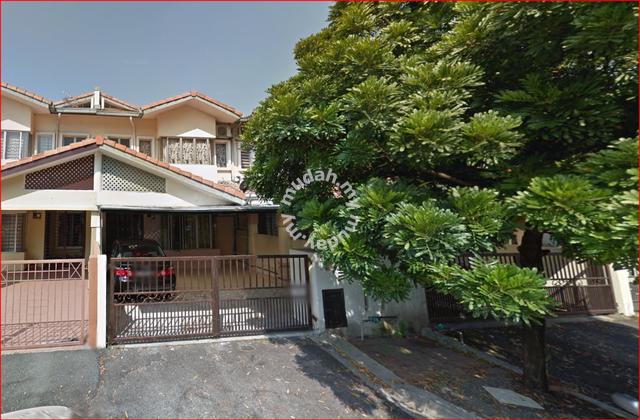 Double storey link house at Kelana Idaman 1