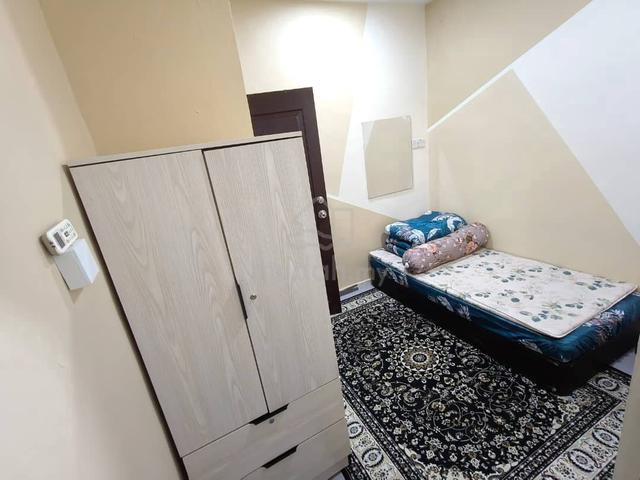 Pelangi Master Bedroom Attached Bathroom Near CIQ For Rent 1