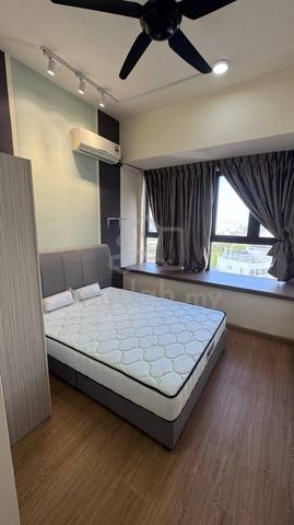 Danga Bay Master Room with Private Toilet For Rent Bus to CIQ JB 1