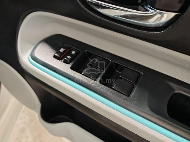 2013ToyotaPriusC Hybrid 1.5 (A)LoanKedaiMukaRendah - 5