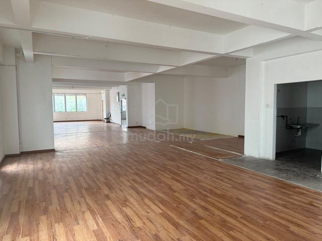 Main Road w Lift The Parc Business Outlet, Rampai Business Park Office 1