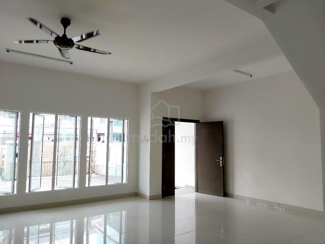Bandar puteri 2.5sty house for rent 1