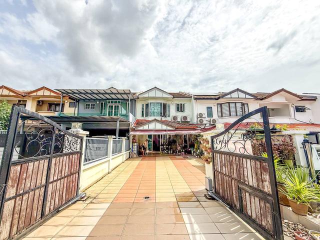 RENOVATED EXTENDED 2.5 Storey Terrace Taman Mutiara Indah 2, Puchong 1