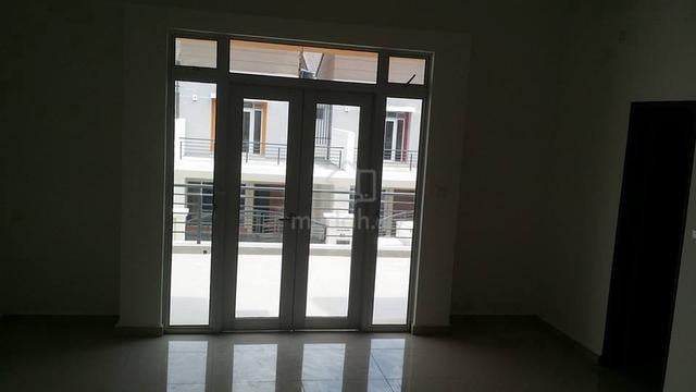 Masterbed room with private Balcony SpringHill 1