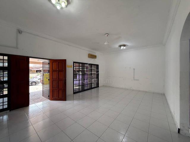 Pengkalan Double Storey Corner House For Rent 1