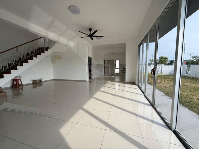 Corner Bandar Serenia Double Storey Superlink aman Rent Sepang Dengkil 1
