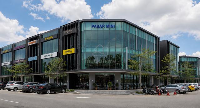 [ROI 6 % BESIDE PLUS HIGHWAY] Modern Full Glass Shoplot in Seremban 2 1