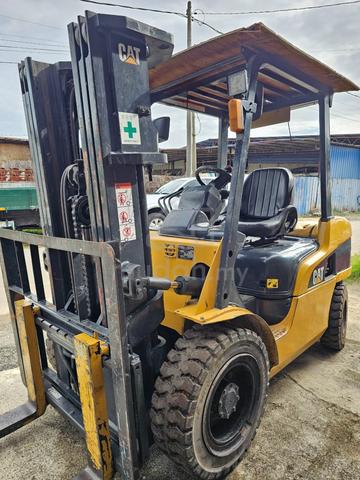 Caterpillar Forklift 3 Ton - photo 2 of 6
