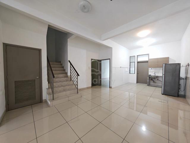 Molek @ Taman Redang Lake View 2 Double Storey Terrace For Rent 1